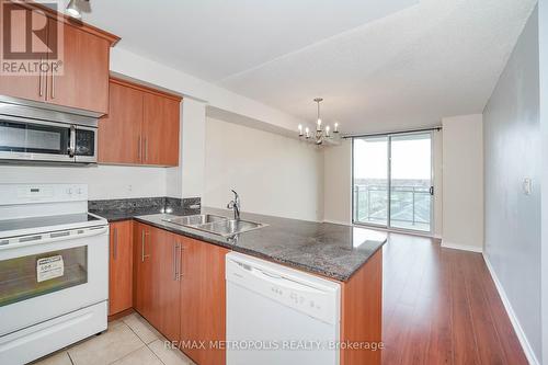 4 - 6 Rosebank Drive, Toronto, ON - Indoor Photo Showing Kitchen With Double Sink