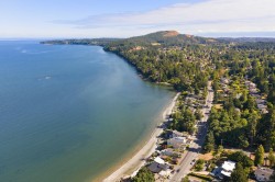 5015 Cordova Bay Rd  Saanich, BC V8Y 2K1