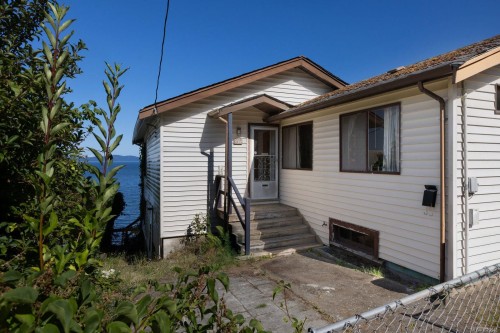 5015 Cordova Bay Rd, Saanich, BC 