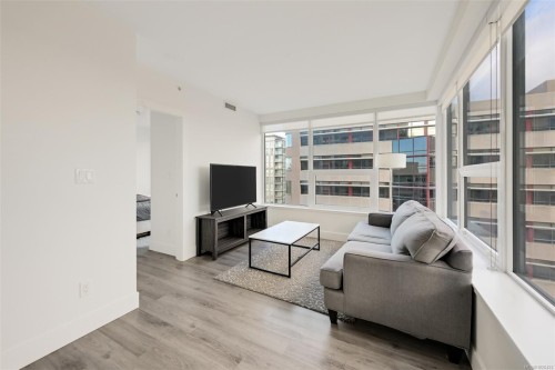 1006-777 Herald St, Victoria, BC - Indoor Photo Showing Living Room
