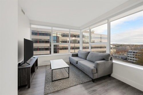 1006-777 Herald St, Victoria, BC - Indoor Photo Showing Living Room