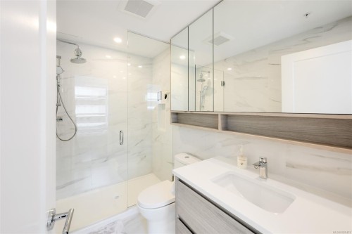 1006-777 Herald St, Victoria, BC - Indoor Photo Showing Bathroom