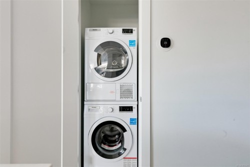1006-777 Herald St, Victoria, BC - Indoor Photo Showing Laundry Room