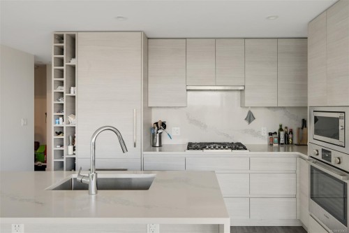 1006-777 Herald St, Victoria, BC - Indoor Photo Showing Kitchen With Upgraded Kitchen