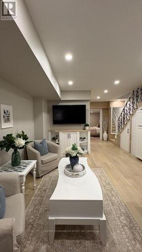 20 Bsmt - 275 Manse Road, Toronto, ON - Indoor Photo Showing Living Room