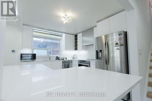 Contemporary kitchen, fully upgraded - 249 Tampico Road, Richmond Hill, ON - Indoor Photo Showing Kitchen With Upgraded Kitchen