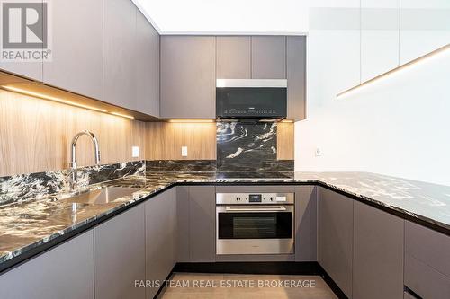3301 - 39 Mary Street, Barrie, ON - Indoor Photo Showing Kitchen With Double Sink With Upgraded Kitchen
