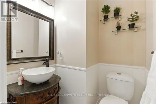 11 Silverspring Crescent, Hamilton, ON - Indoor Photo Showing Bathroom