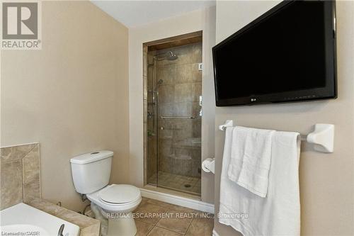 11 Silverspring Crescent, Hamilton, ON - Indoor Photo Showing Bathroom