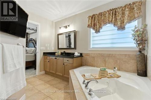 11 Silverspring Crescent, Hamilton, ON - Indoor Photo Showing Bathroom