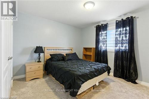 11 Silverspring Crescent, Hamilton, ON - Indoor Photo Showing Bedroom