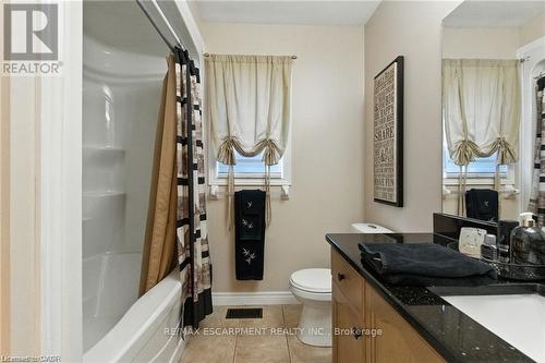 11 Silverspring Crescent, Hamilton, ON - Indoor Photo Showing Bathroom