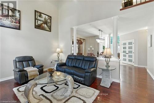 11 Silverspring Crescent, Hamilton, ON - Indoor Photo Showing Living Room
