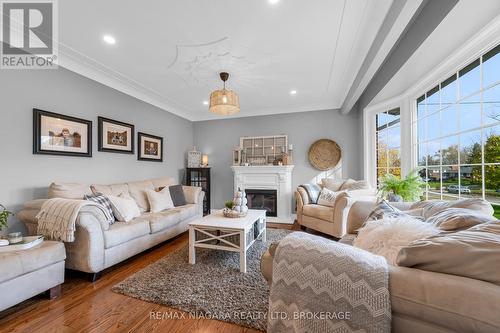 16 Walnut Street, Port Colborne (Sugarloaf), ON - Indoor Photo Showing Living Room With Fireplace