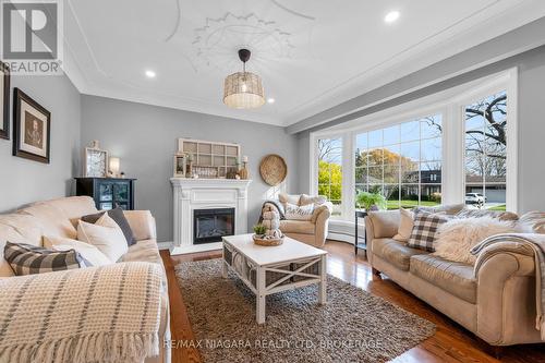 16 Walnut Street, Port Colborne (Sugarloaf), ON - Indoor Photo Showing Living Room With Fireplace