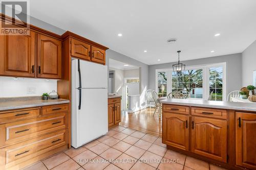 16 Walnut Street, Port Colborne (Sugarloaf), ON - Indoor Photo Showing Kitchen