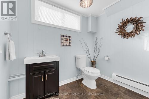 16 Walnut Street, Port Colborne (Sugarloaf), ON - Indoor Photo Showing Bathroom