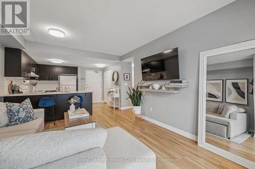 309 - 41 Goodwin Drive, Guelph (Pineridge/Westminster Woods), ON - Indoor Photo Showing Living Room
