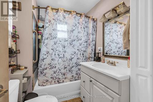 725 Gloucester Street N, Cornwall, ON - Indoor Photo Showing Bathroom