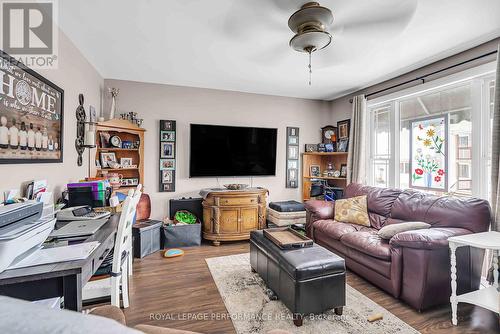 725 Gloucester Street N, Cornwall, ON - Indoor Photo Showing Living Room