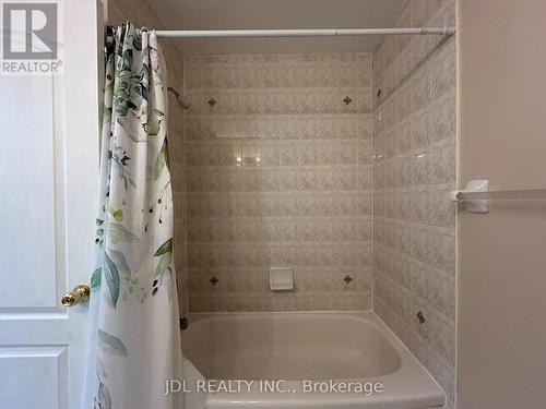 233A Rouge River Dr Drive, Toronto, ON - Indoor Photo Showing Bathroom