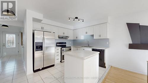 111 Kelso Crescent, Vaughan, ON - Indoor Photo Showing Kitchen