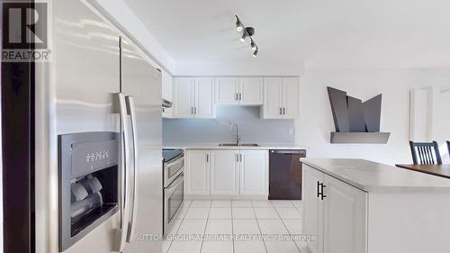 111 Kelso Crescent, Vaughan, ON - Indoor Photo Showing Kitchen