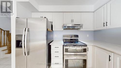111 Kelso Crescent, Vaughan, ON - Indoor Photo Showing Kitchen
