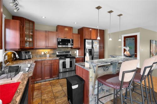 4012 Rainbow St, Saanich, BC 