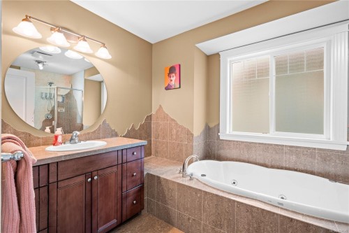 4012 Rainbow St, Saanich, BC 