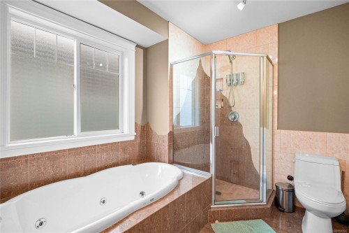 4012 Rainbow St, Saanich, BC 