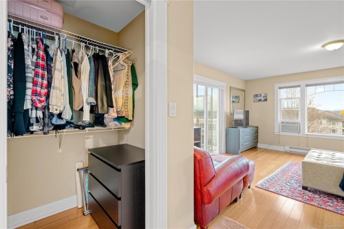 4012 Rainbow St, Saanich, BC 