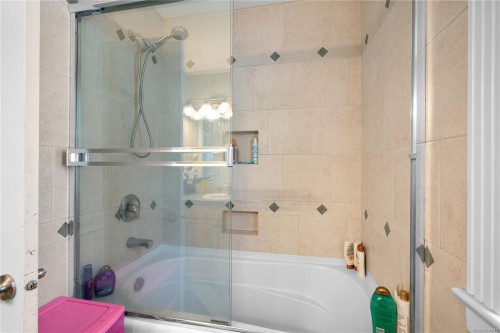 4012 Rainbow St, Saanich, BC 