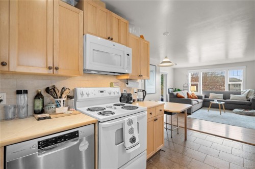 4012 Rainbow St, Saanich, BC 