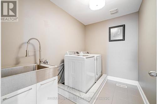 982 Wilbur Pipher Circle, Newmarket, ON - Indoor Photo Showing Laundry Room