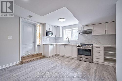 982 Wilbur Pipher Circle, Newmarket, ON - Indoor Photo Showing Kitchen With Upgraded Kitchen