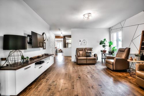 Living room - 249 Rue St-Henri, Napierville, QC - Indoor Photo Showing Living Room