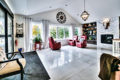 Family room - 249 Rue St-Henri, Napierville, QC - Indoor With Fireplace