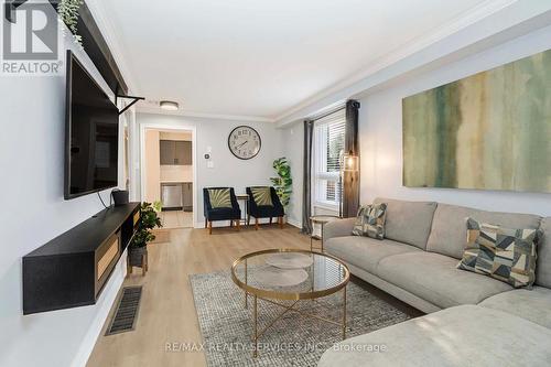 46 Oakmeadow Drive, Brampton, ON - Indoor Photo Showing Living Room