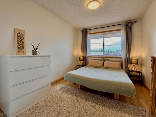 203-250 Hemlock St, Ucluelet, BC - Indoor Photo Showing Bedroom