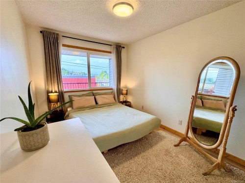 203-250 Hemlock St, Ucluelet, BC - Indoor Photo Showing Bedroom