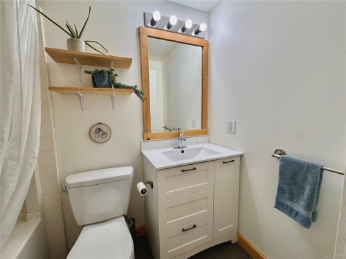 203-250 Hemlock St, Ucluelet, BC - Indoor Photo Showing Bathroom