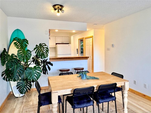 203-250 Hemlock St, Ucluelet, BC - Indoor Photo Showing Dining Room