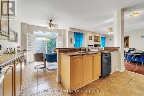 70 Blackforest Drive, Richmond Hill, ON - Indoor Photo Showing Kitchen