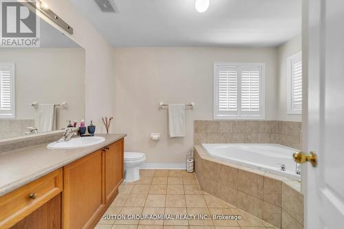 70 Blackforest Drive, Richmond Hill, ON - Indoor Photo Showing Bathroom