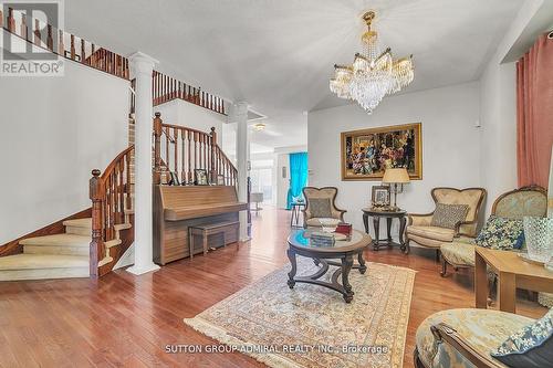70 Blackforest Drive, Richmond Hill, ON - Indoor Photo Showing Living Room