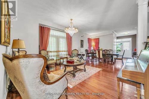 70 Blackforest Drive, Richmond Hill, ON - Indoor Photo Showing Living Room