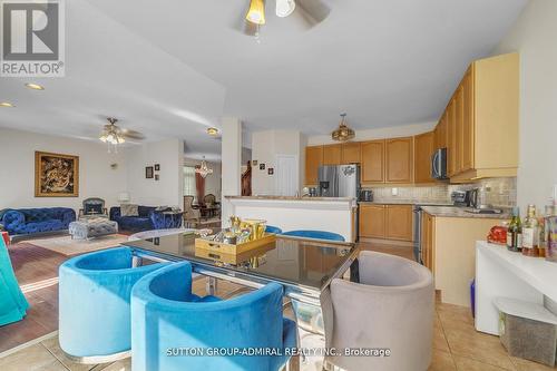 70 Blackforest Drive, Richmond Hill, ON - Indoor Photo Showing Kitchen