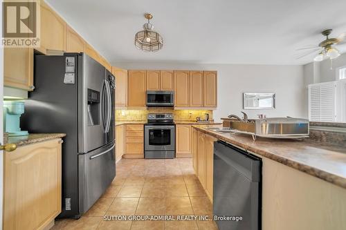 70 Blackforest Drive, Richmond Hill, ON - Indoor Photo Showing Kitchen With Double Sink