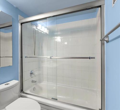 1703 15 Kennedy Street, Winnipeg, MB - Indoor Photo Showing Bathroom